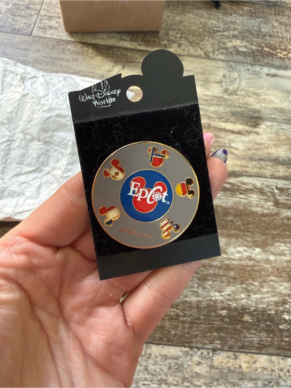 NWT Epcot Mickey Icons Country Flags Spinner Disney trading pin